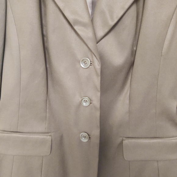 Blazer - Picture 2 of 8